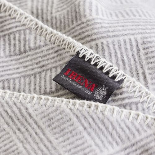 Ibena Wohndecke - Nazca grau