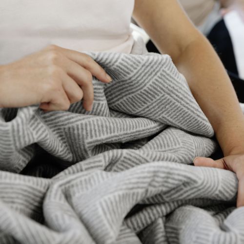 Ibena Wohndecke - Nazca grau