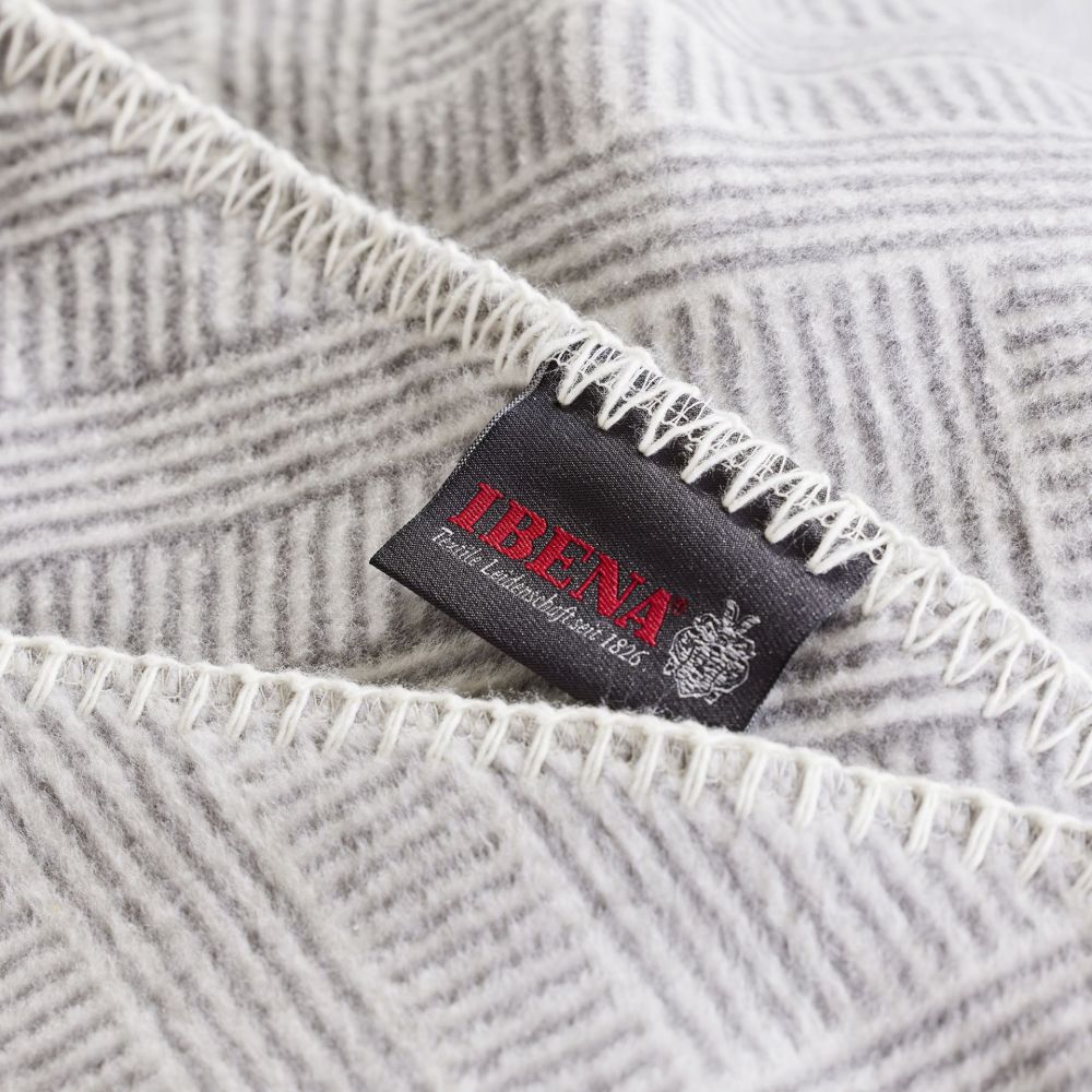 Ibena Wohndecke - Nazca grau